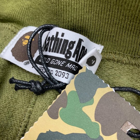A Bathing Ape Green Shark Camo BAPE Sweat Shorts - Picture 3 of 7